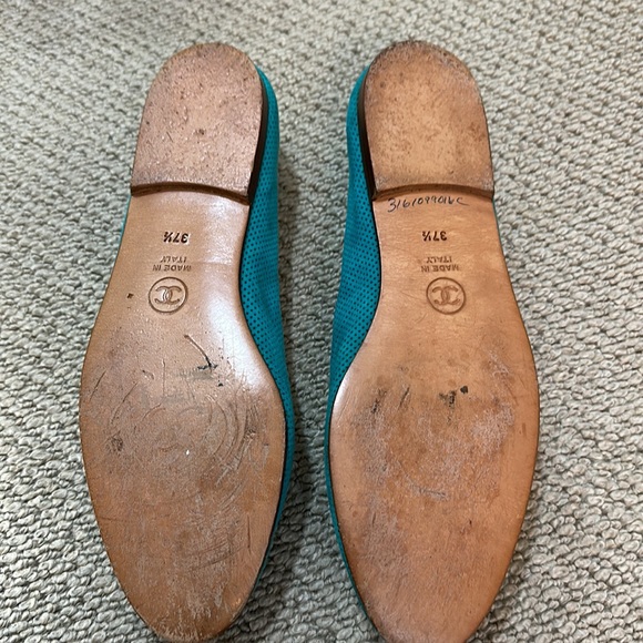 Chanel perforated suede flats - Picture 3 of 4